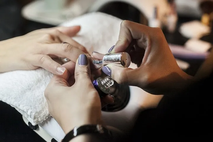 Manucure et pose de vernis